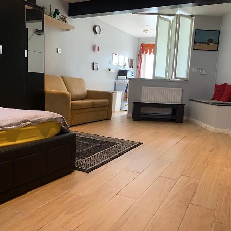 Studio Apartment - Entire Lower Ground Floor - Only 7 Mins Walk Kings Cross St Pancras Station Londra Exterior foto