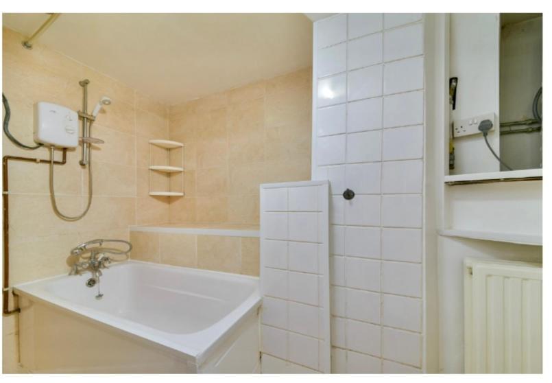 Studio Apartment - Entire Lower Ground Floor - Only 7 Mins Walk Kings Cross St Pancras Station Londra Exterior foto