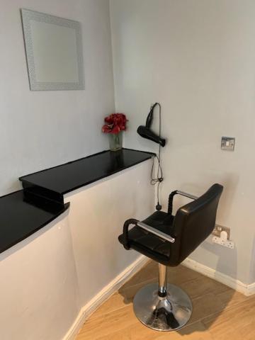 Studio Apartment - Entire Lower Ground Floor - Only 7 Mins Walk Kings Cross St Pancras Station Londra Exterior foto