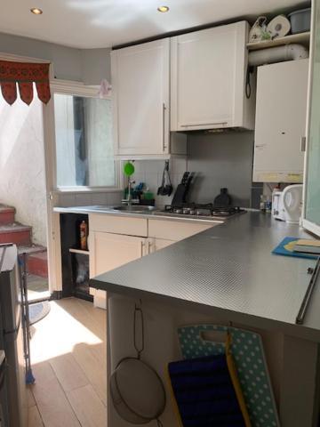 Studio Apartment - Entire Lower Ground Floor - Only 7 Mins Walk Kings Cross St Pancras Station Londra Exterior foto