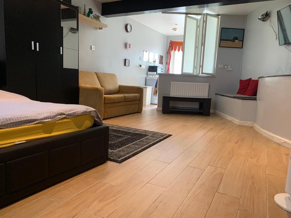 Studio Apartment - Entire Lower Ground Floor - Only 7 Mins Walk Kings Cross St Pancras Station Londra Exterior foto